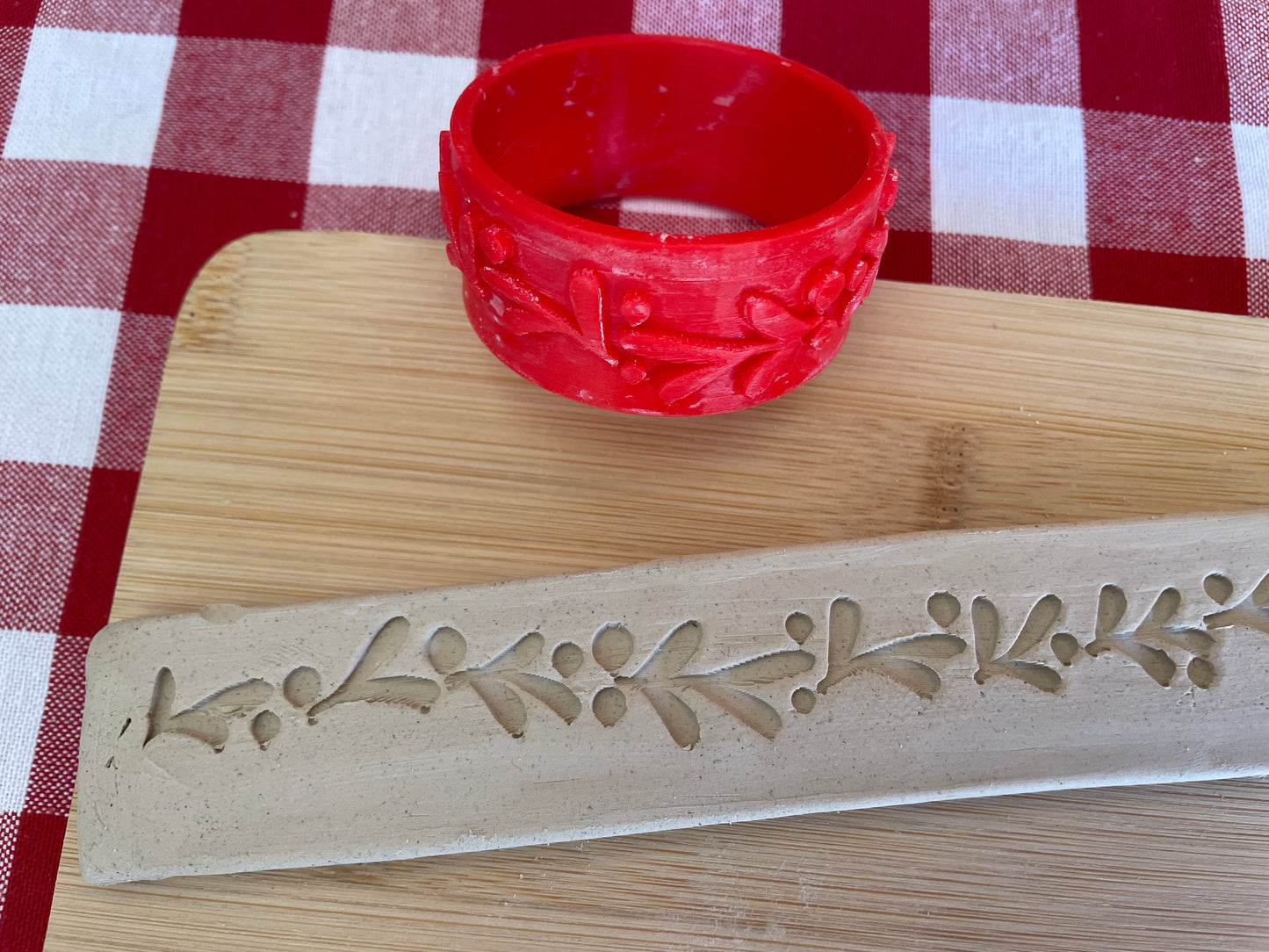 Wreath Pottery Roller - July 2025 - Christmas in July Themed Mystery Box - Border Stamp, Repeating pattern, Plastic 3d printed