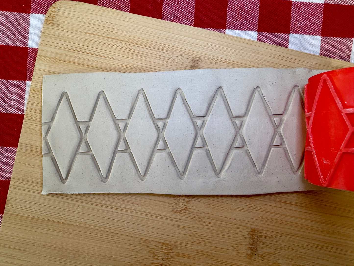 Diamond Pottery Roller - June 2026 - Mid Century Modern Themed Mystery Box - Border - Design, Repeating pattern, Plastic 3d printed