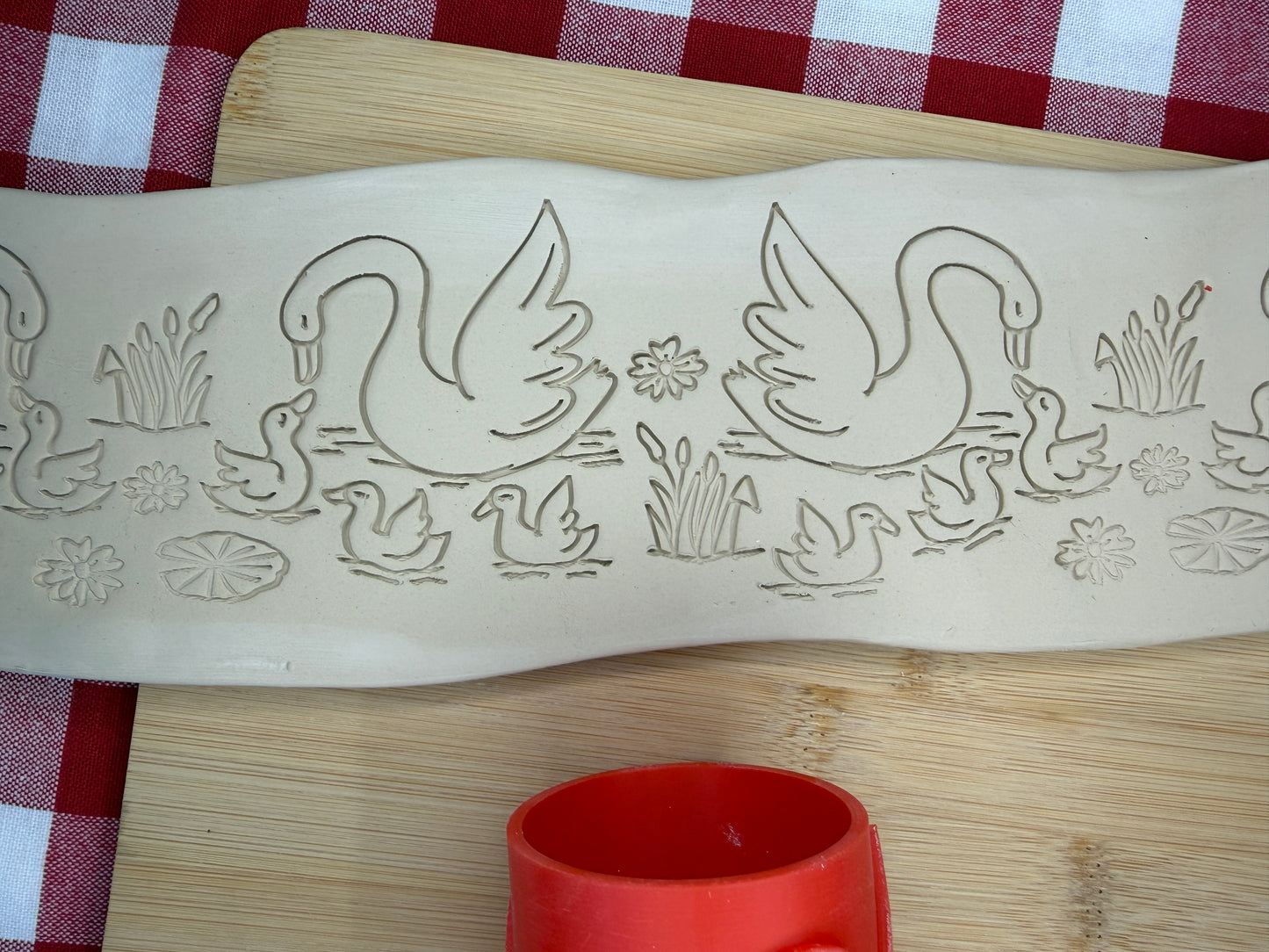 Swan Pottery Roller - May 2026 Animals That I Haven't Yet Made Themed Mystery Box - Border Design, Repeating pattern, Plastic 3d printed