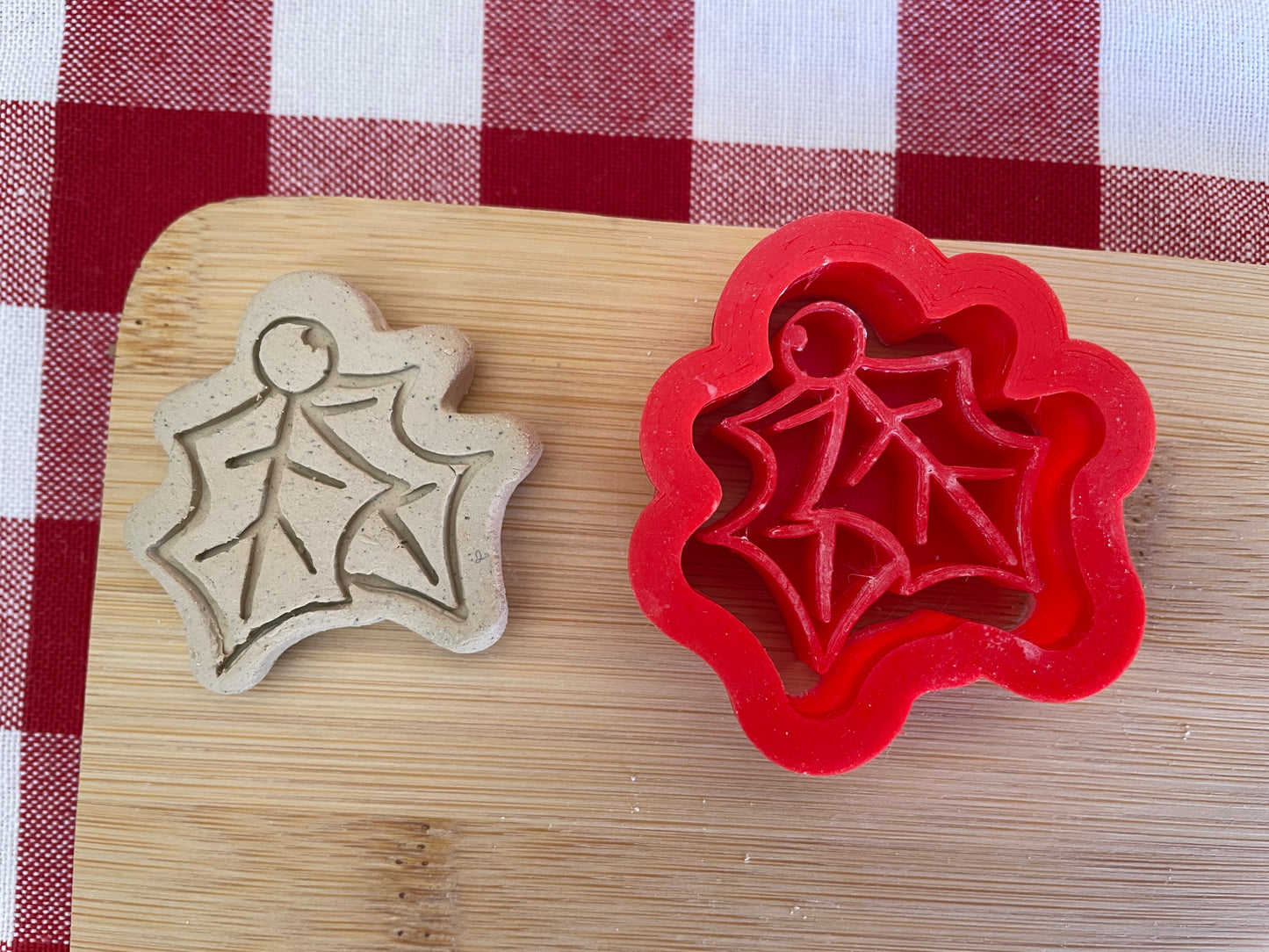 Holly - Stamp with optional cookie cutter - plastic 3D printed, multiple sizes