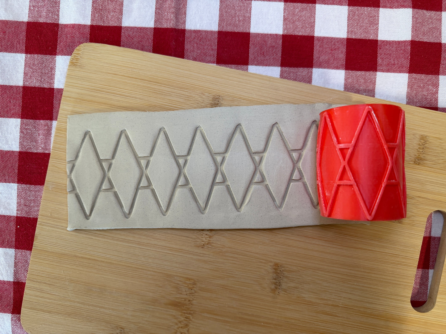 Diamond Pottery Roller - June 2026 - Mid Century Modern Themed Mystery Box - Border - Design, Repeating pattern, Plastic 3d printed