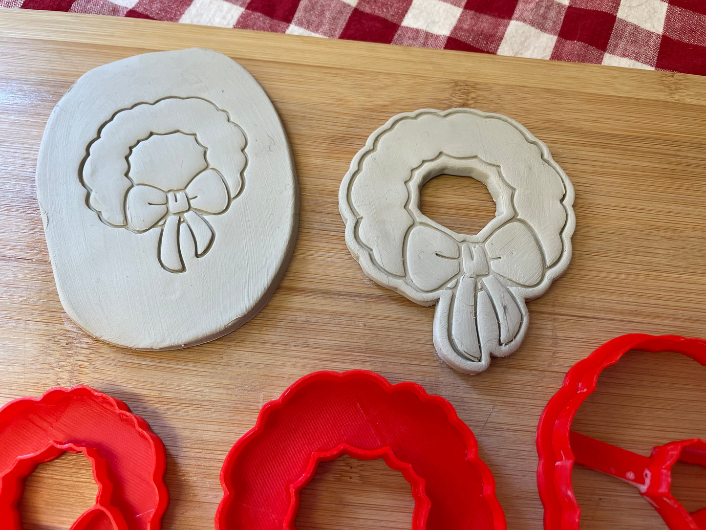 Wreath with Bow Pottery Stamp w/ optional cutter - July 2024 mystery box add on Plastic 3D printed, multiple sizes available