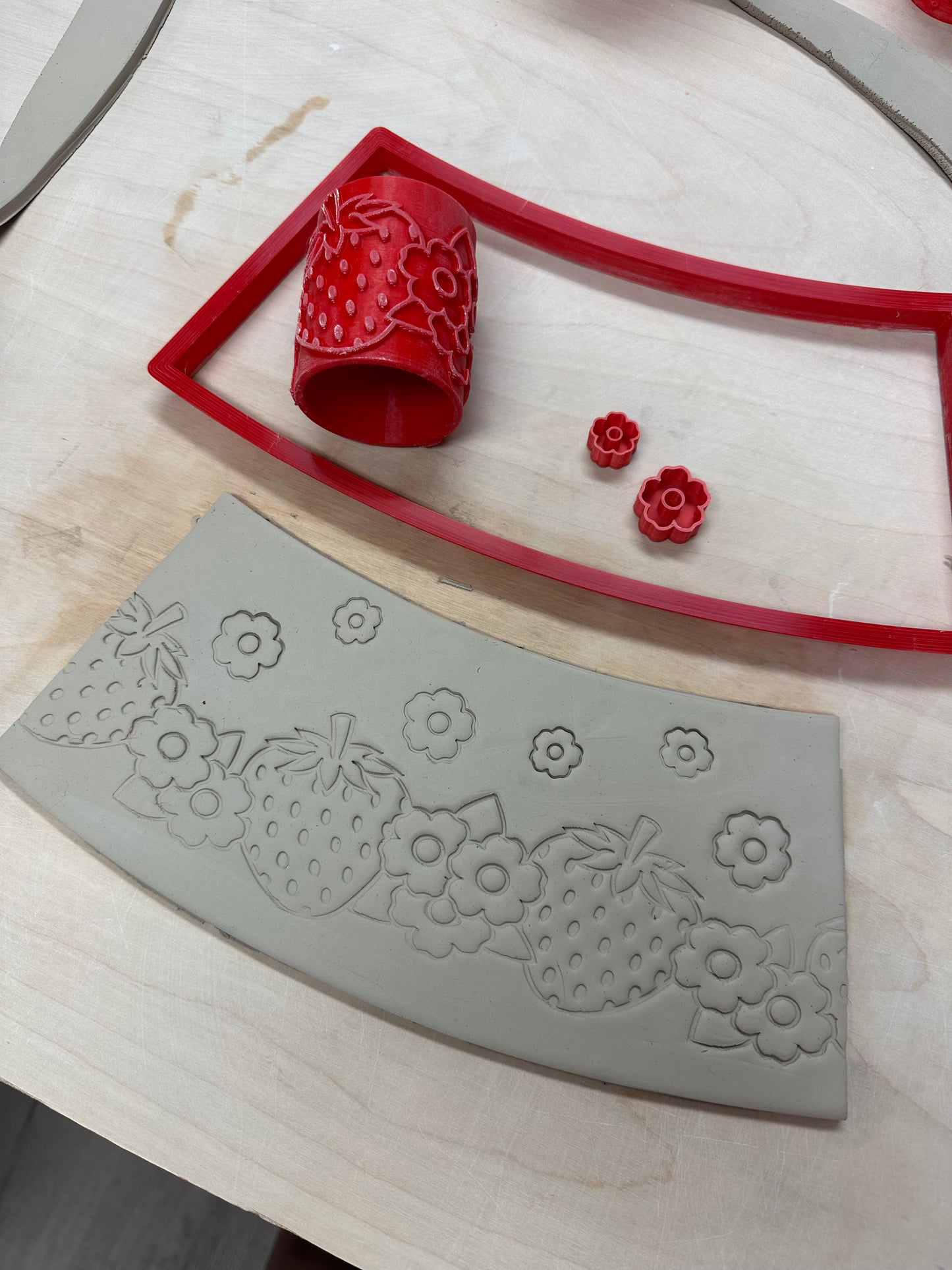 Strawberry and flowers Pottery Roller - Border Stamp, Repeating pattern, Plastic 3d printed