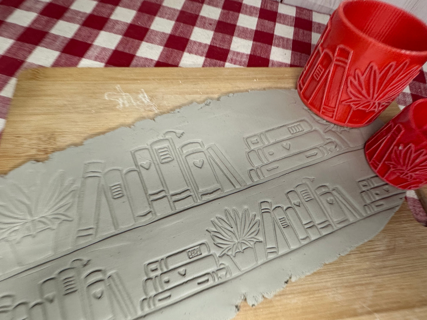 NEW size added - Books on a Shelf w/ Plant Texture Roller - from the August 2023 mystery box, plastic 3D printed, repeating pattern