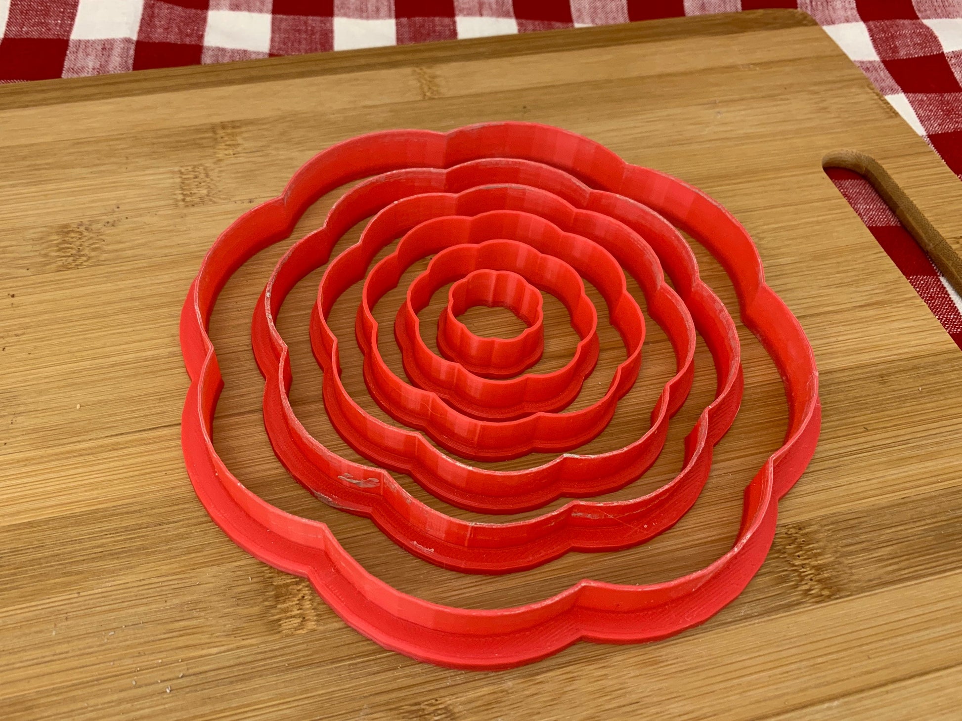 Scalloped Circle, Clay Cutter, 14 petal design - Plastic 3D