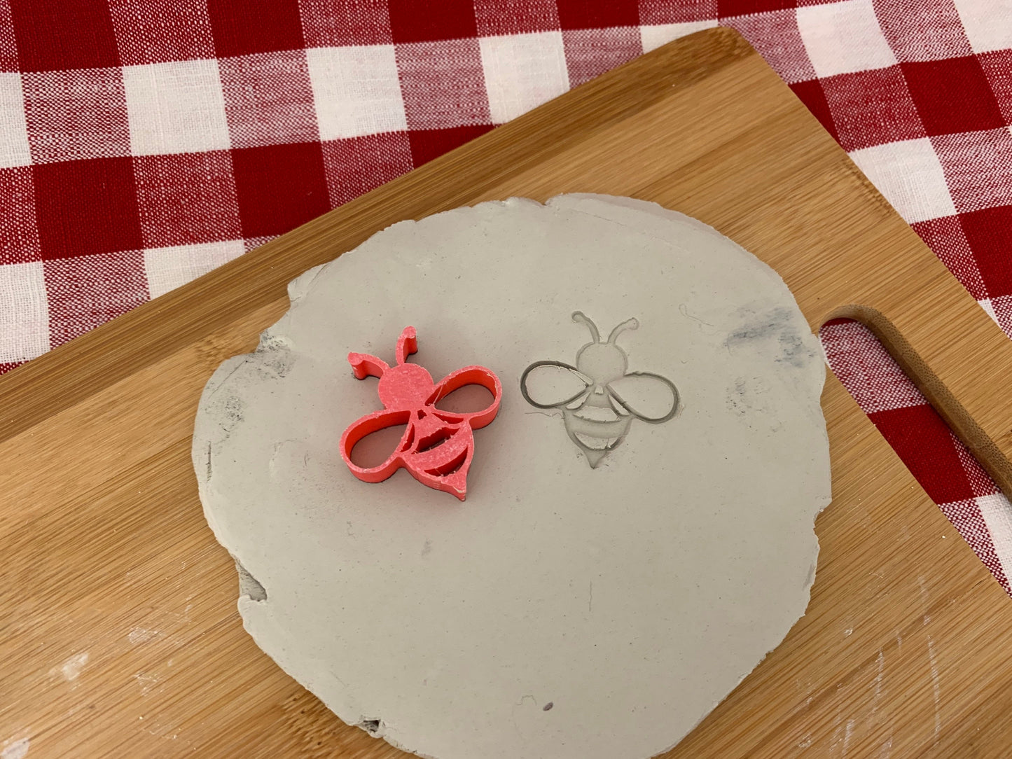 Pottery Stamp, cute Bee 2 design - multiple sizes